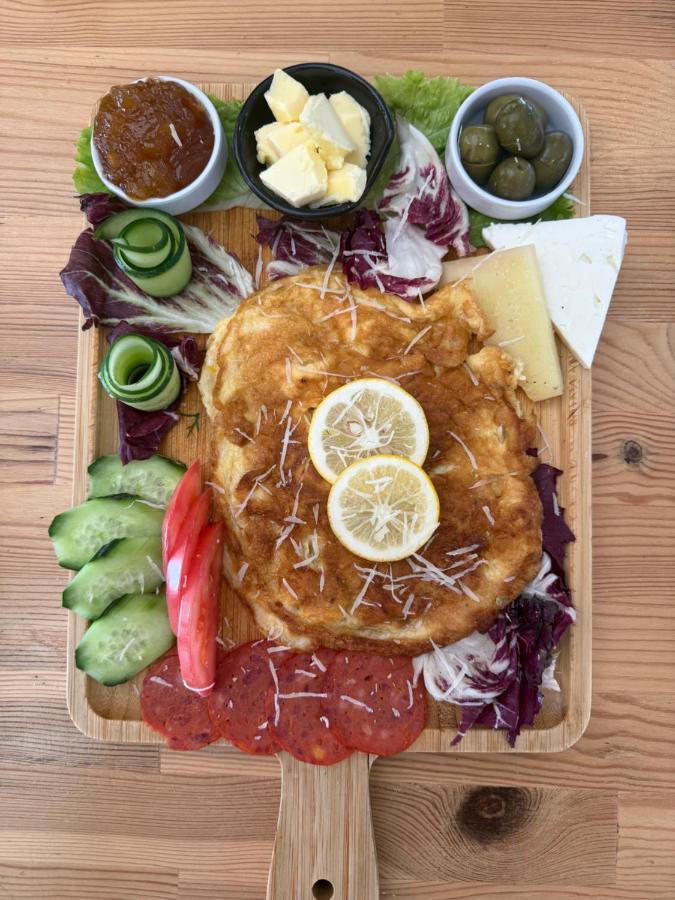 Hotel OMW Vore — Food